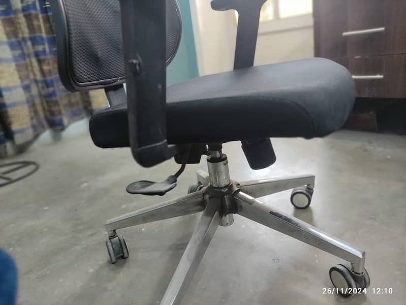 Selling My Ergonomic Mesh Office Chair 3