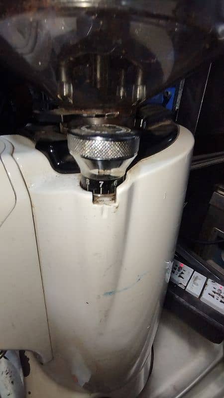 Coffee Beans grinder Automatic drive imported Italy 4