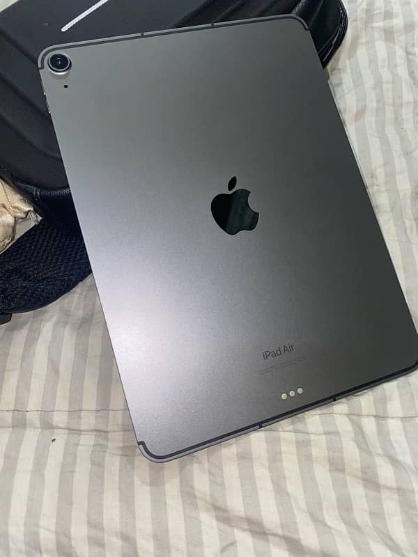 iPad Air 5th Generation spacegrey 1