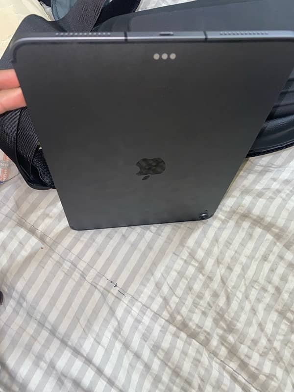 iPad Air 5th Generation spacegrey 2