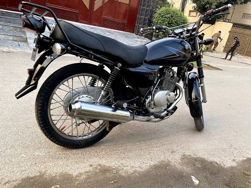 Suzuki GS 150 2