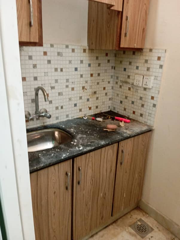 Flat for rent 1bad attach bathroom tiles flooring woodwork good location man apruch 3