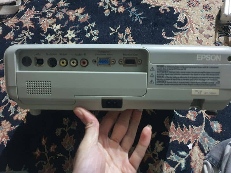 Epson projector with remote 1