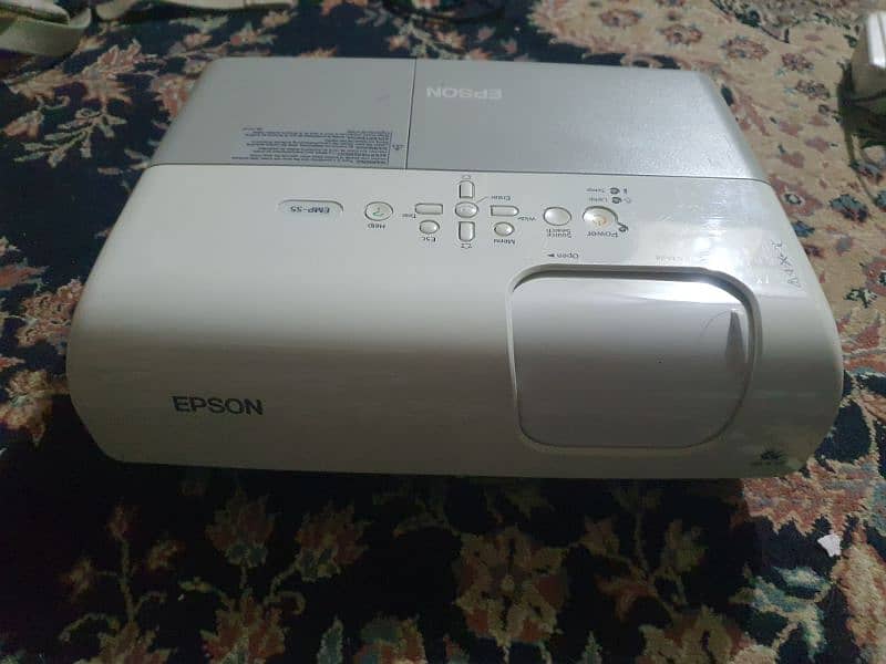 Epson projector with remote 2