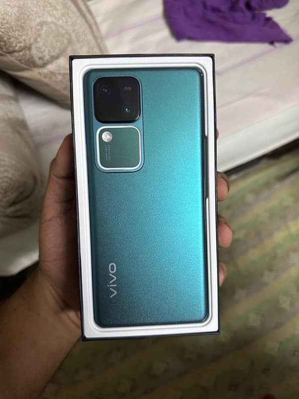 vivo V30 3