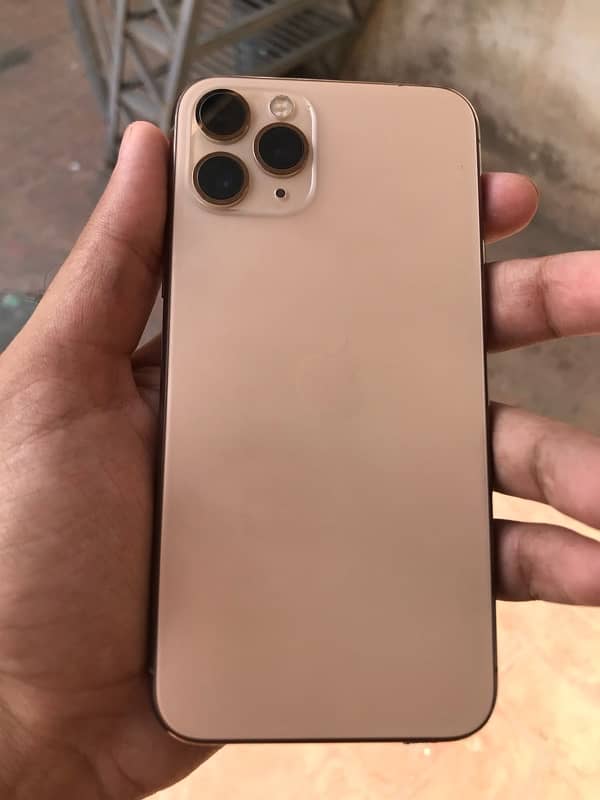 iphone 11 pro Golden color 0