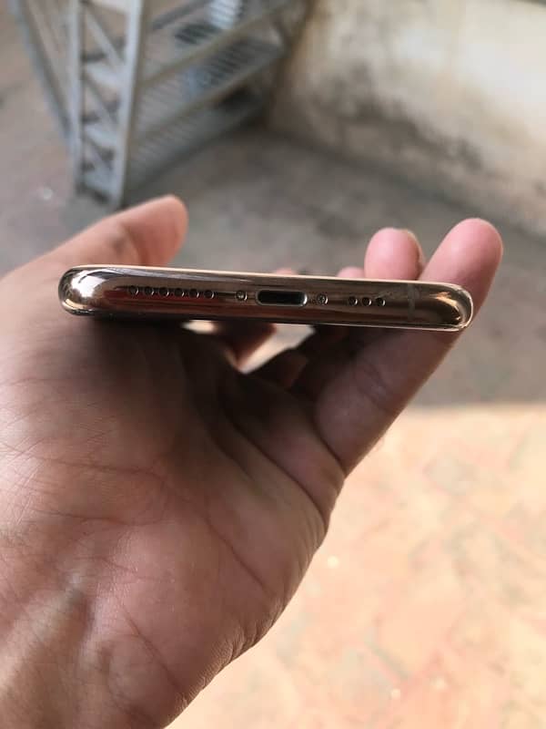 iphone 11 pro Golden color 1