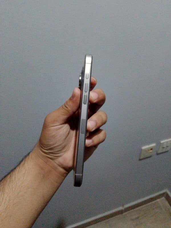 iphone 15 pro max jv Natural titanium 256gb LLA MODEL 1