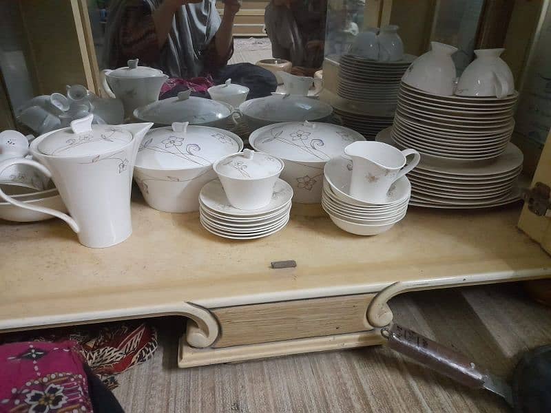 crockery items 13