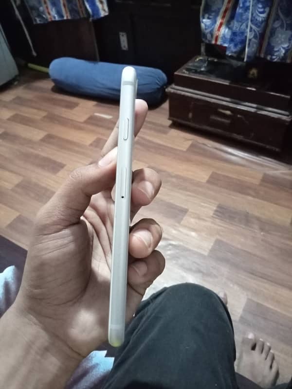 iPhone 8 64GB sub bilkul ok hai 1