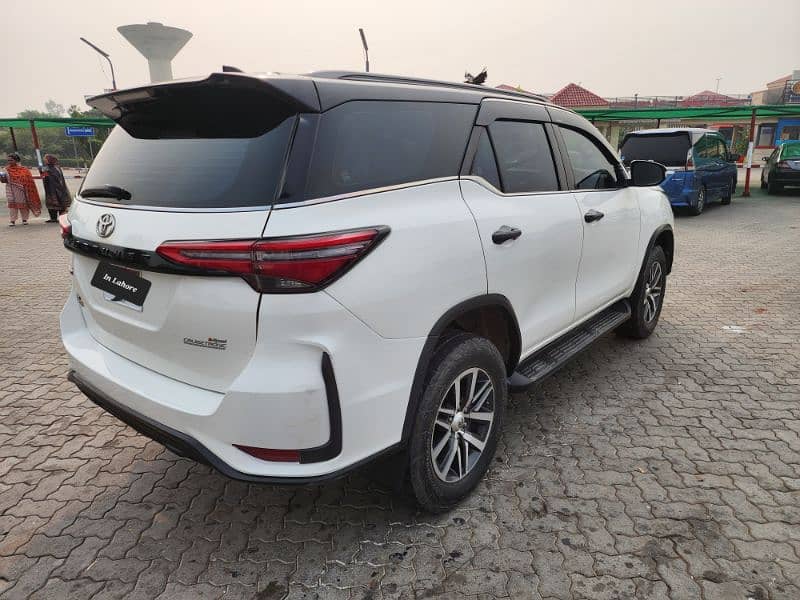 Toyota Fortuner V 2017 4