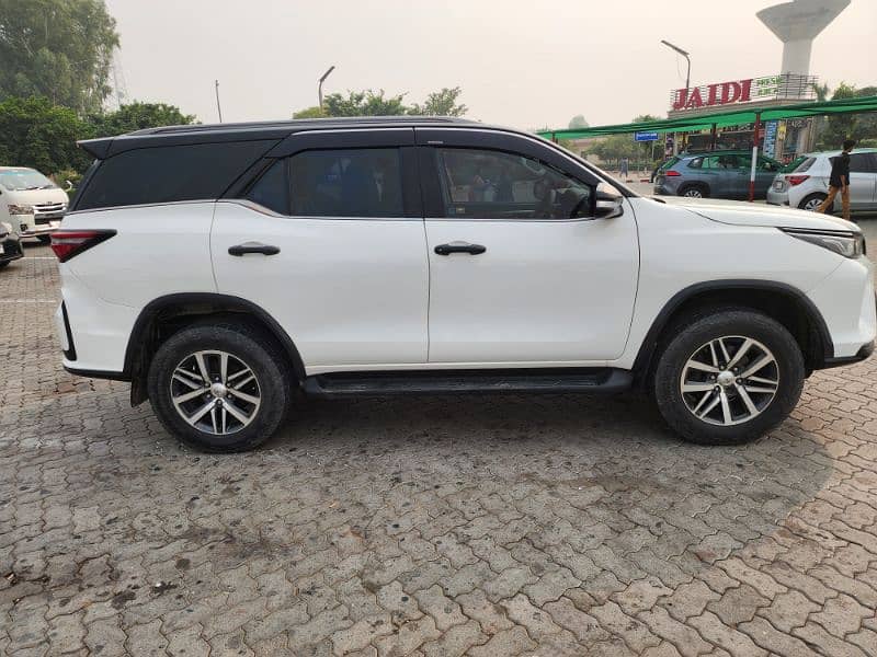 Toyota Fortuner V 2017 6