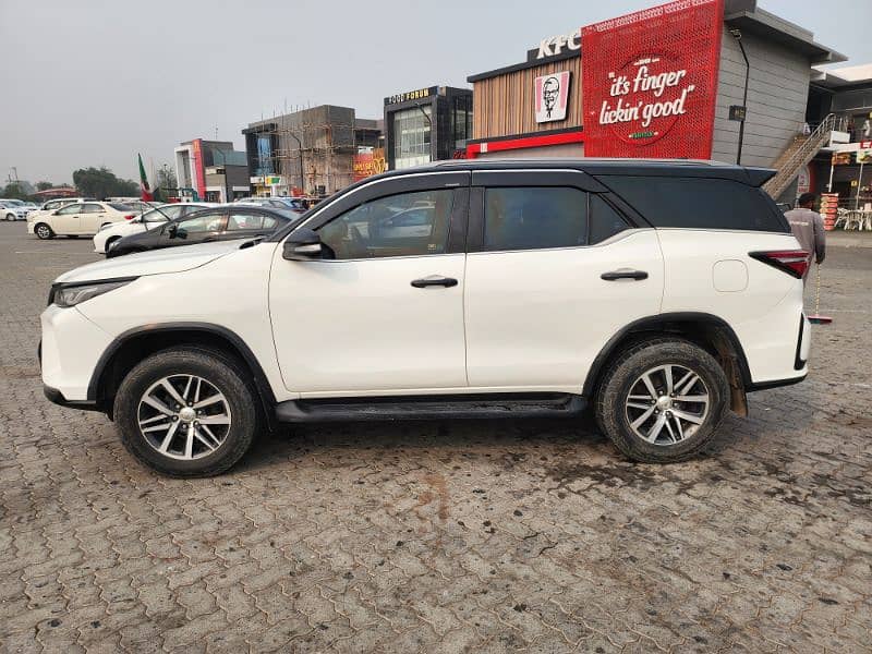 Toyota Fortuner V 2017 7