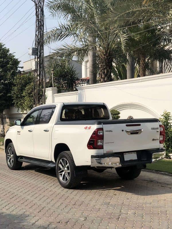 Toyota Hilux 2019 4