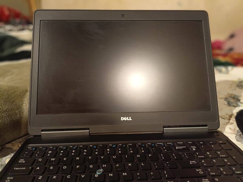 Dell Precision 7520 Workstation 2