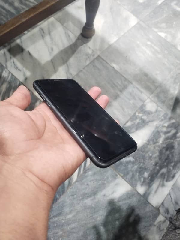 i phone 11 non pta factory unlock 10/10 condition 0