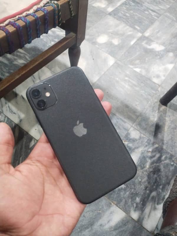 i phone 11 non pta factory unlock 10/10 condition 5