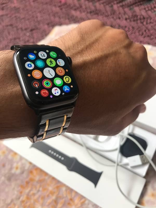 Apple Watch Series 5 2