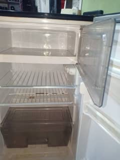 Dowlance room fridge