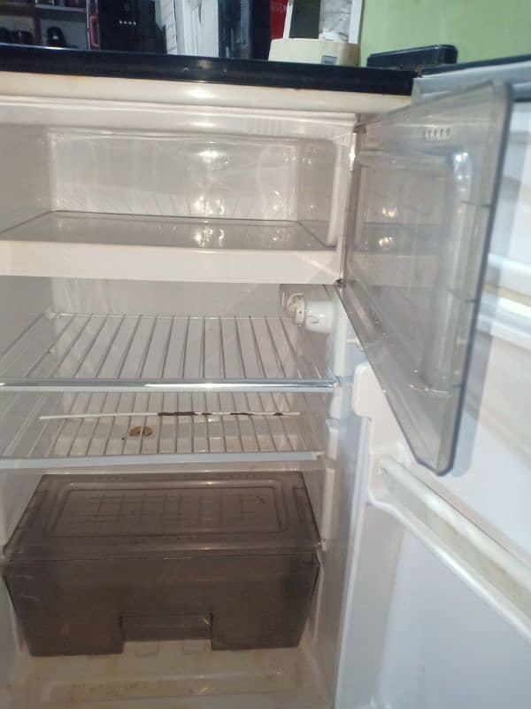 Dowlance room fridge 0