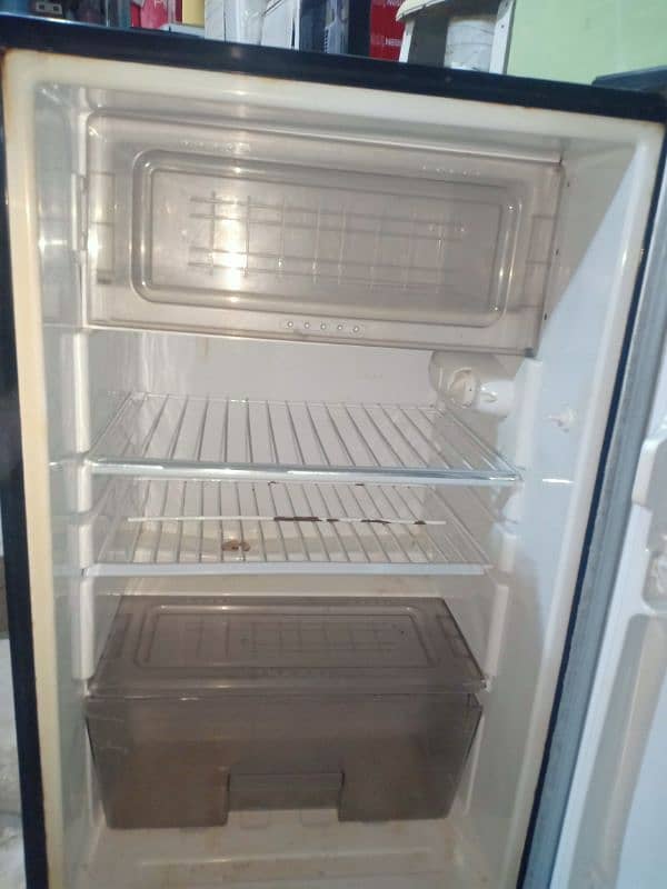 Dowlance room fridge 4