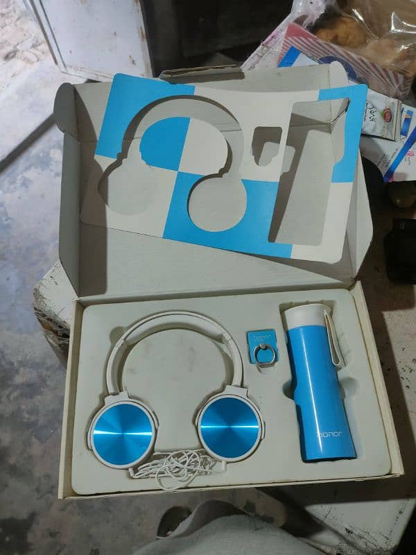 Honor Headphone with Bootle 0