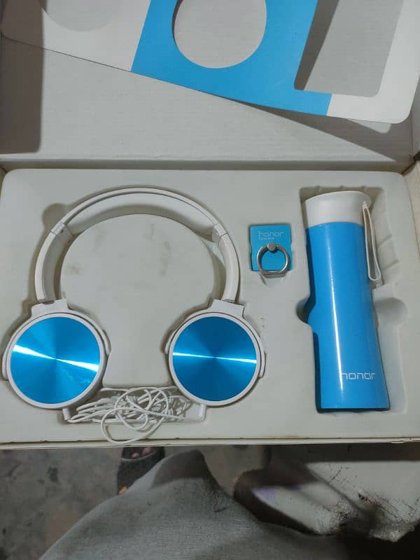 Honor Headphone with Bootle 1