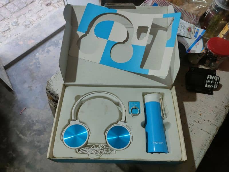 Honor Headphone with Bootle 2