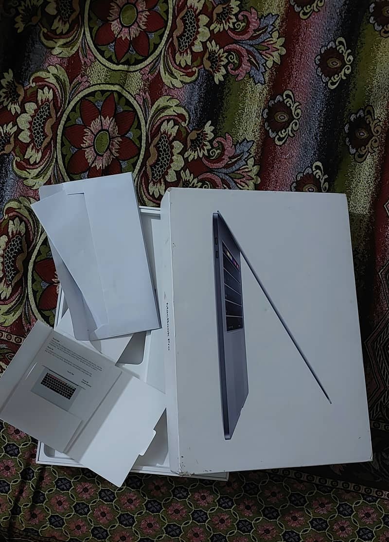 MacBook Pro 15.4-inch (16GB / 512SSD) 5