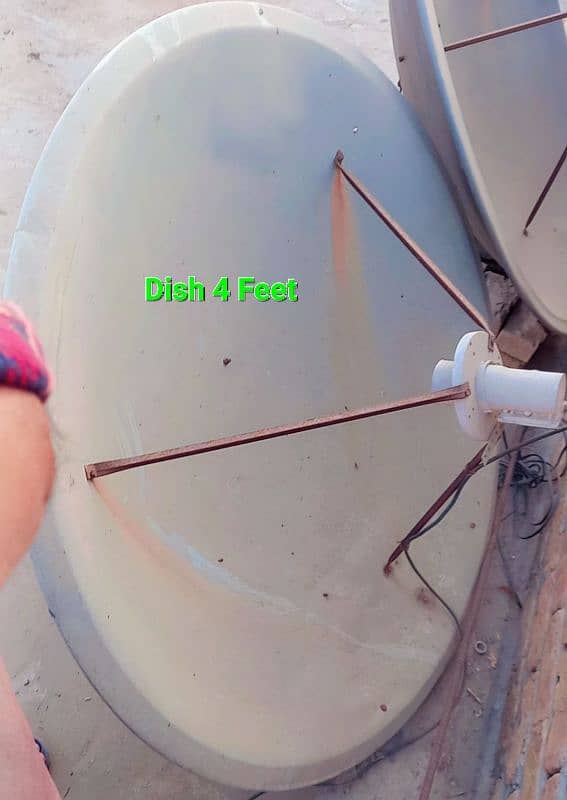 5 Feet Dish/ 4 Feet Dish Used Good Condition 2