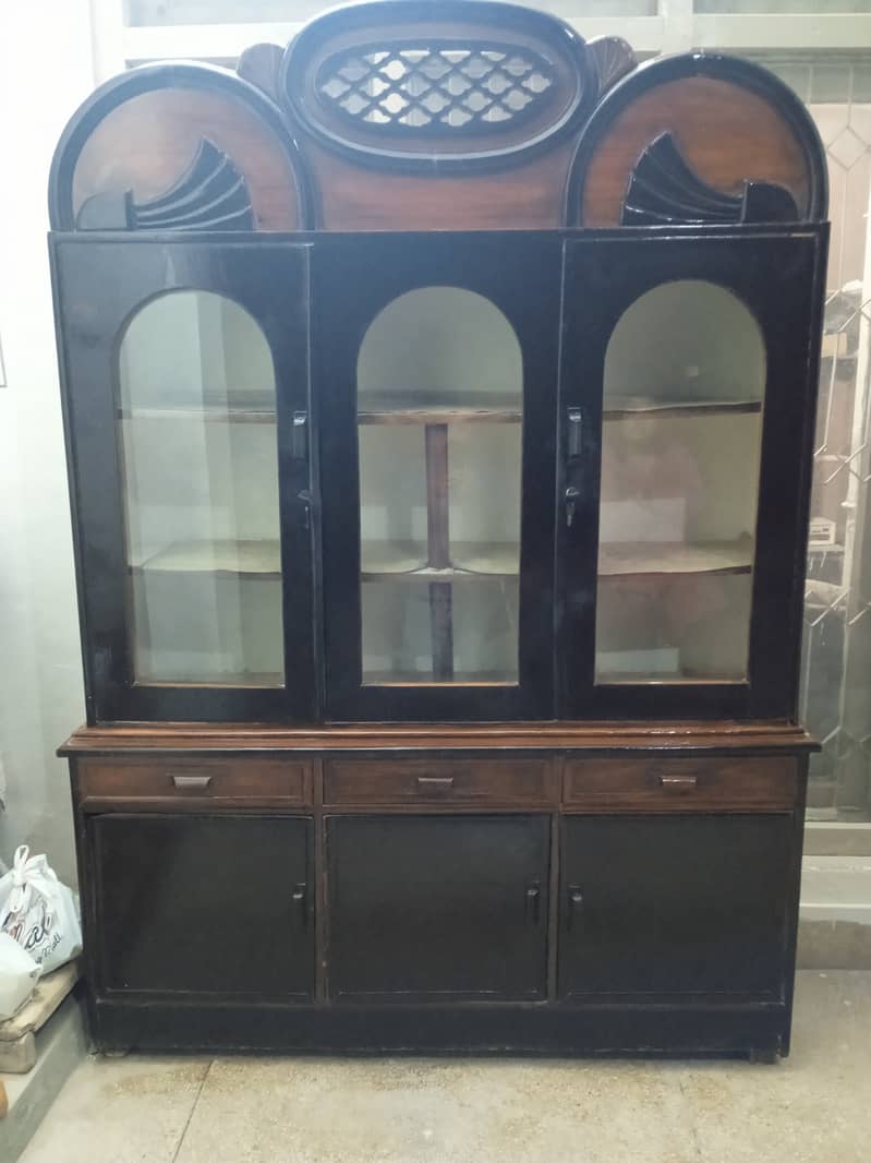 Used Showcase in better condition 0