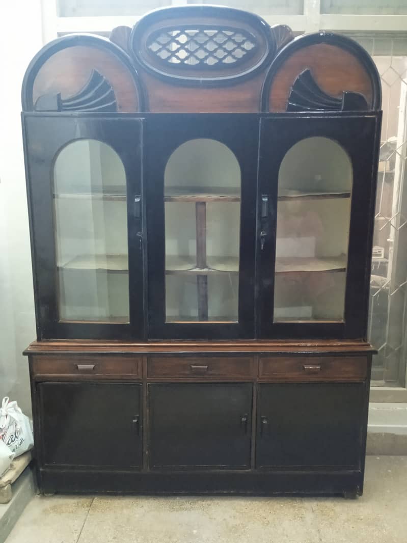 Used Showcase in better condition 1