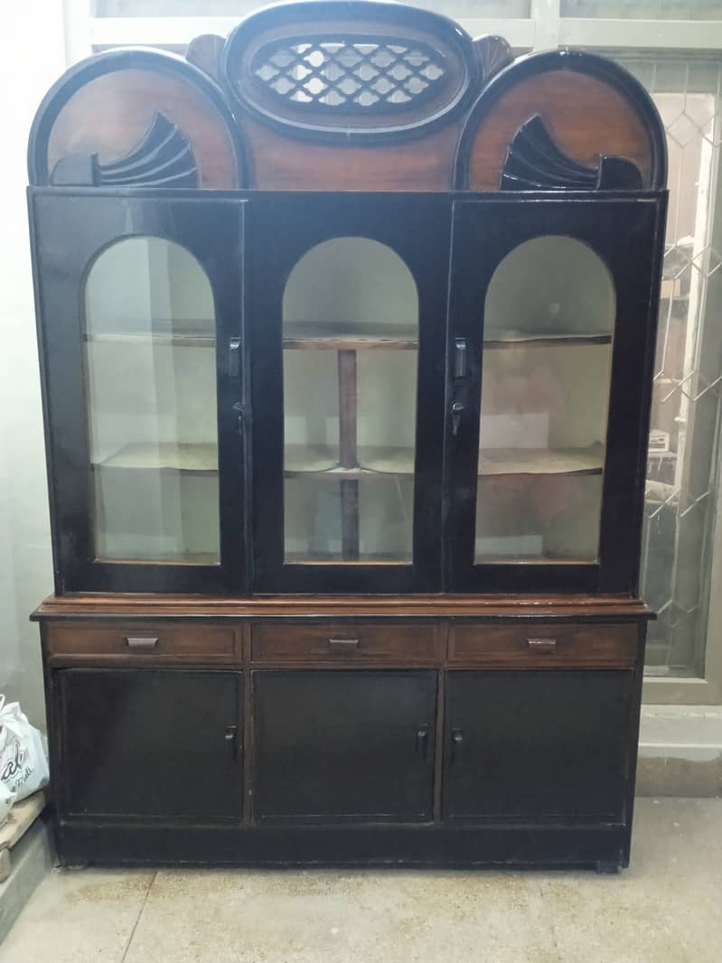 Used Showcase in better condition 2