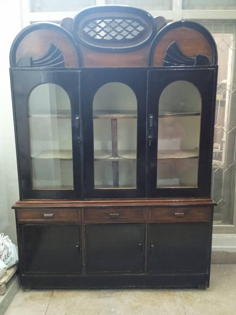 Used Showcase in better condition 3