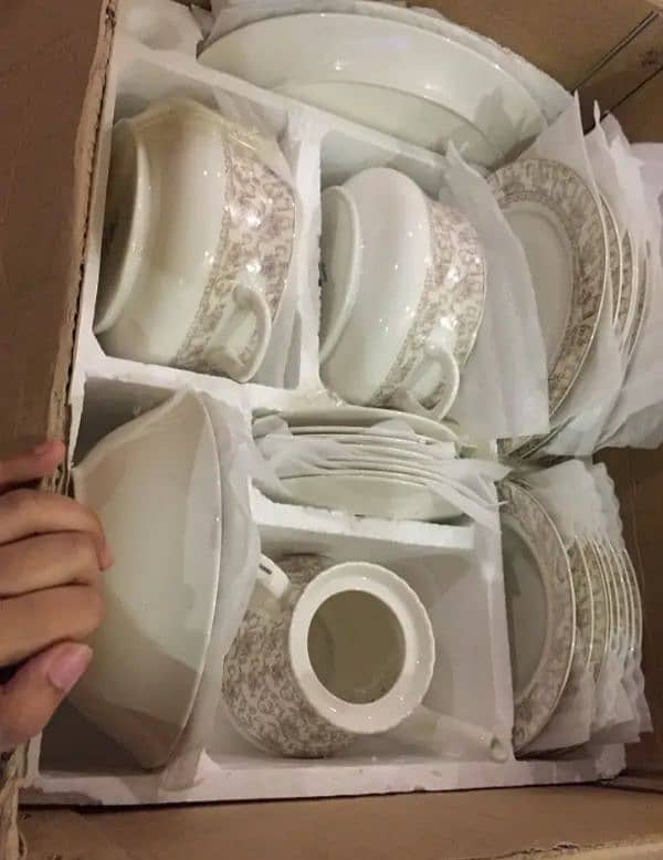 6 different dinner set brand new untouch available now 11