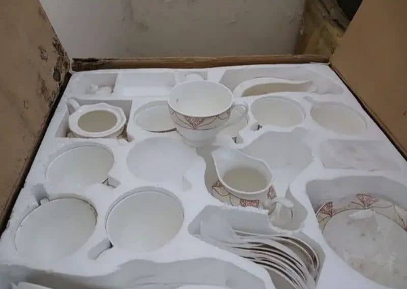 6 different dinner set brand new untouch available now 16