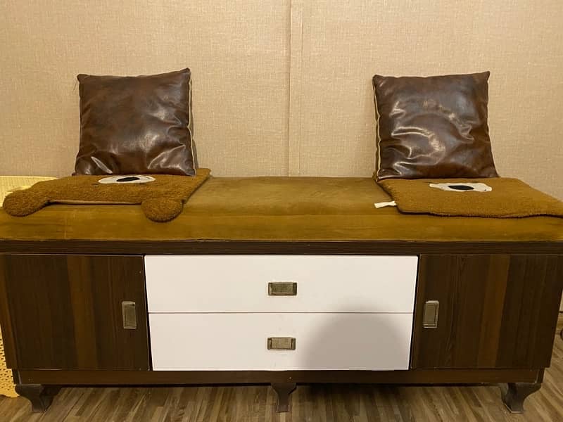 Sofa Seaty with 2 cabinets and 2 drawers 2