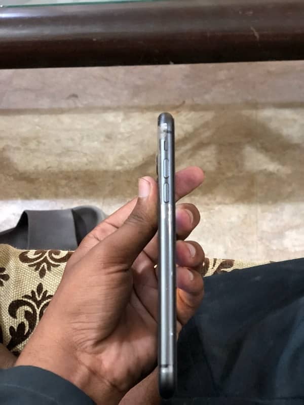 iphone 11 jv health 79 charger hai sath meia 2 covers hai 3