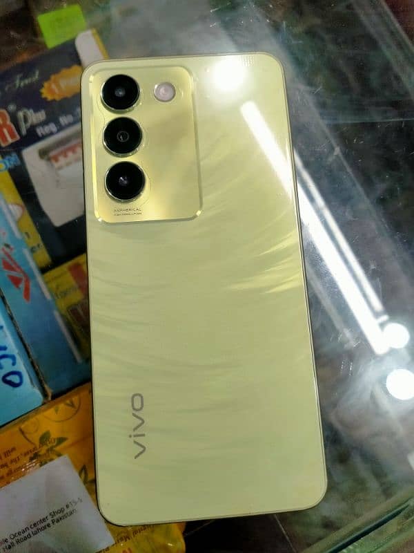 vivo y 100 sirf 15 din chala  he dba charj sab koch he 2