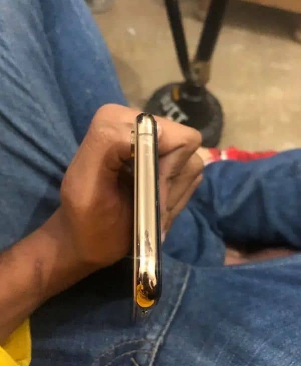 IPHONE XS 64 GB NON PTA 1