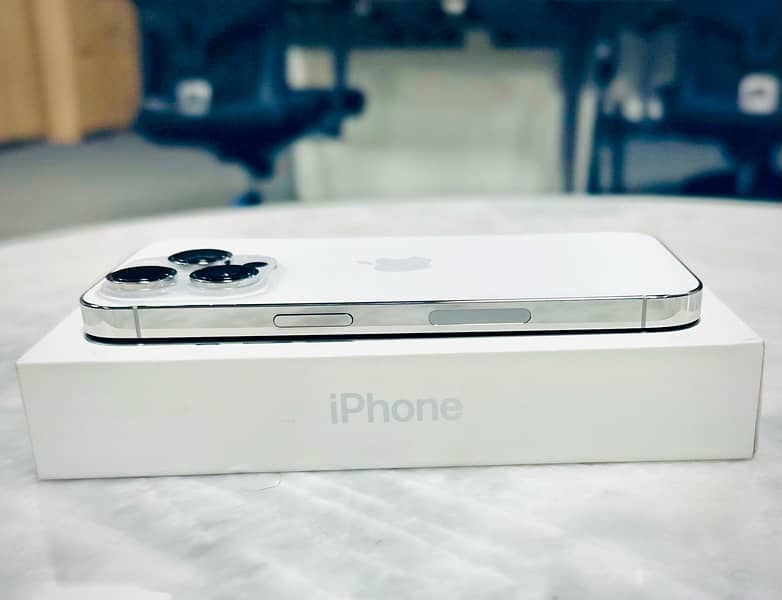 IPhone 14 Pro  / Jv / 256 GB / contact: 0345-1582671 4