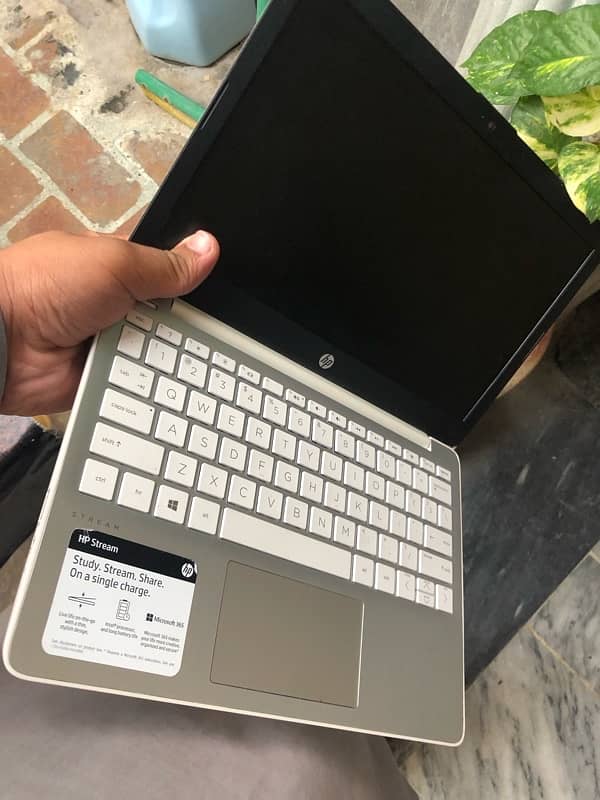 Hp stream (model 11) for sale  Best for students and online 4