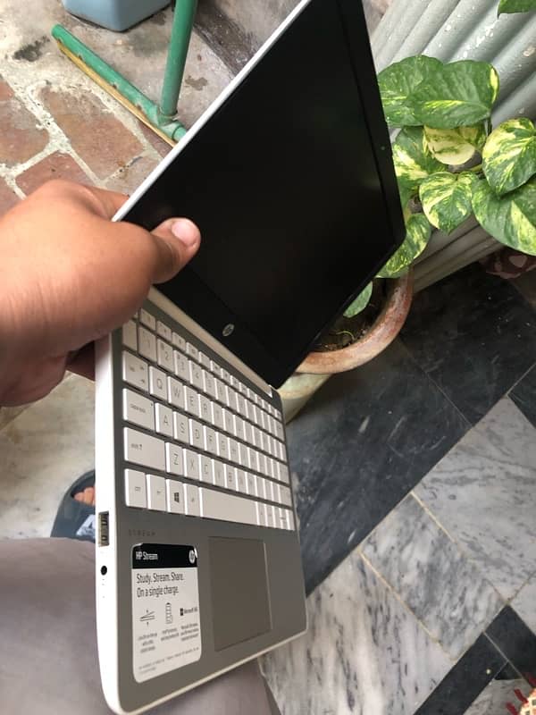 Hp stream (model 11) for sale  Best for students and online 5