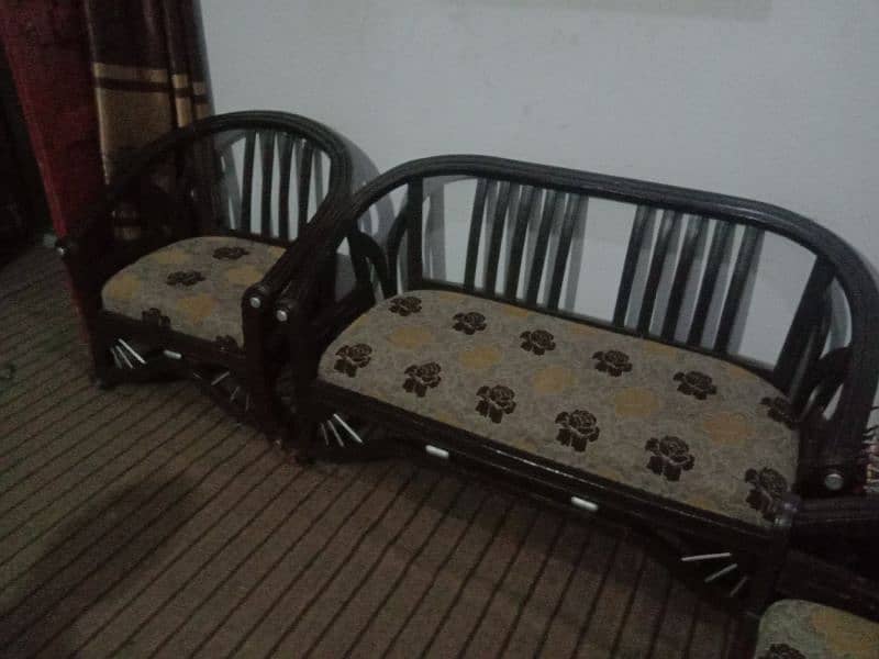 4 Seater wooden sofa set 0