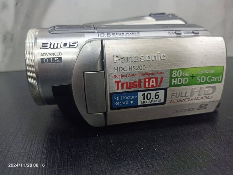 HDC HS 200 Panasonic Camcoder 2