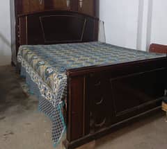 Double bed 5.5 Feet wide with mattress