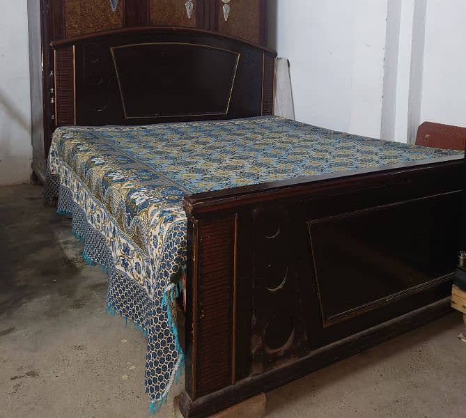 Double bed 5.5 Feet wide with mattress 0