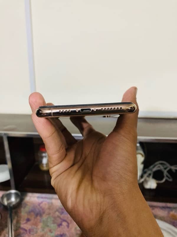 iphone xs max Golden 64gb jv 5