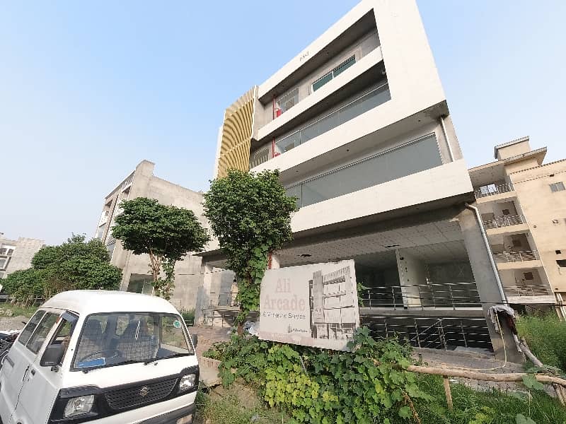 Perfect On Excellent Location 10 Marla Building In Gulberg Residencia - D Markaz For Sale 5