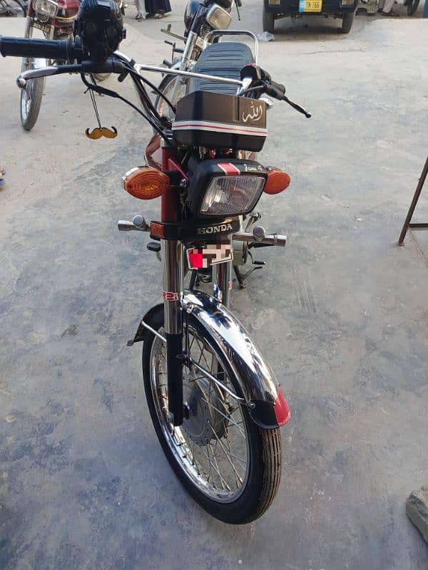 Honda 125 mint condition Islamabad number 0